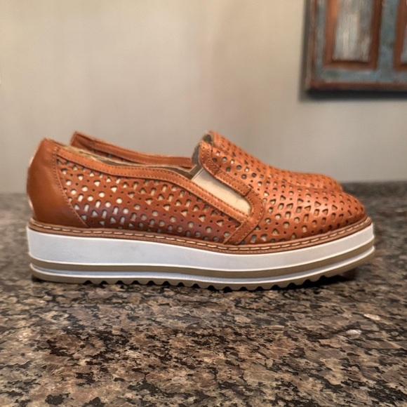 summit by white mountain Shoes - Summit by White mountain Perforated Leather Platform Loafers EUC 8.5